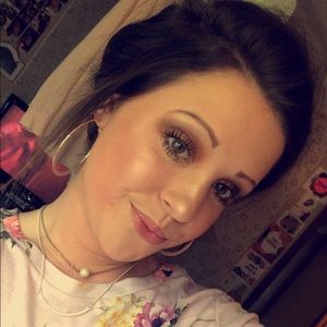 Meet your Posher, Olivia